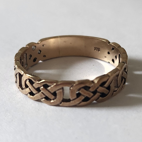 9ct yellow gold - yellow, knot