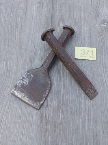 Stone masons chisels metal - 2x,