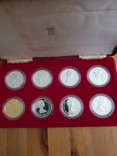 Pobjoy mint 1977 silver - mint,