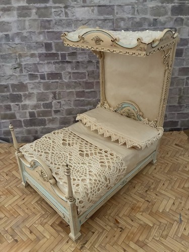 Dolls house scale - 1/12,