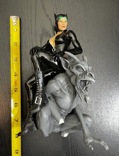 Batman family statue - batman, part