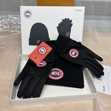 Canada Goose 100% Wool Ribbed Beanie Hat & Pair Of TNF Gloves In Box Set