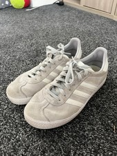 grey and white adidas gazelle