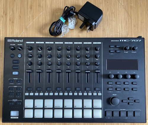 Roland 707 groovebox - roland, mc-707
