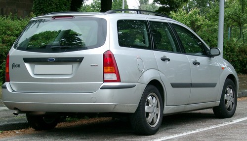 Pet world ford focus estate - |,