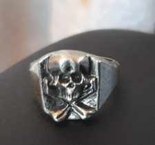 Unique Silver Skull & Bones Ring Goth Pirate Emo Novelty Rare Prop Quirky