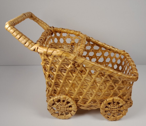 Vintage small wicker toy - ,
