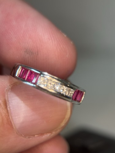 Stunning ruby and diamond ring - stunning,