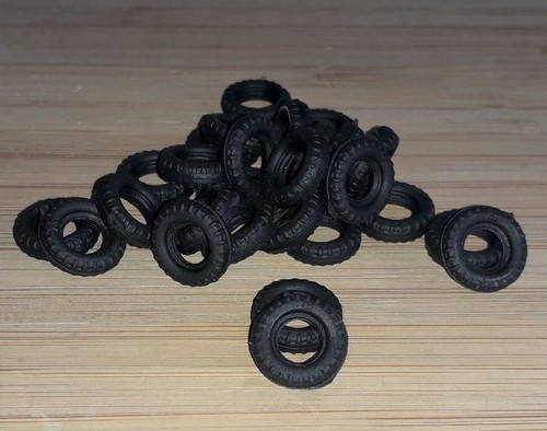Dinky mini black treaded - mini,
