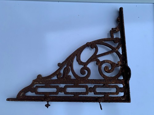 Victorian iron cistern - cistern, shelf
