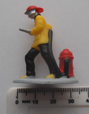 PLASTIC USA FIREMAN FIGURE