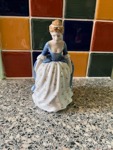 Royal doulton lady figurine - doulton,