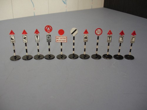 Dinky toys sign - -, pre