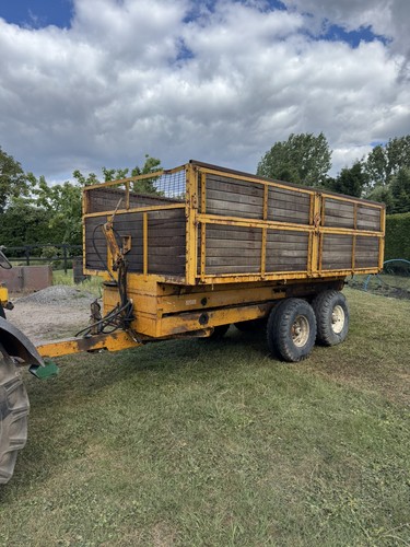 Farm tipping trailer - tipping,