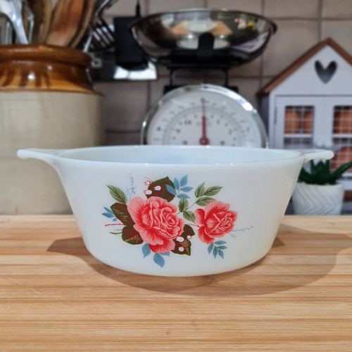 Vintage jaj pyrex casserole - vintage,