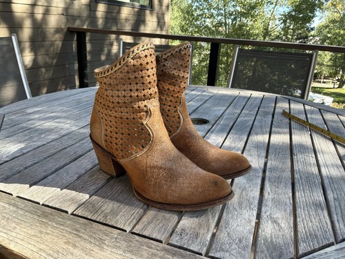 Corral distressed leather - distressed,