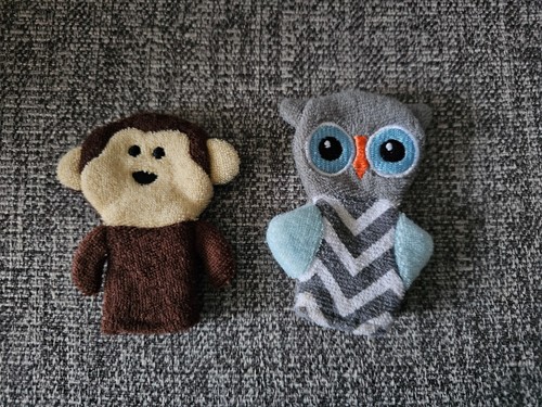 Two finger puppets an owl - -,