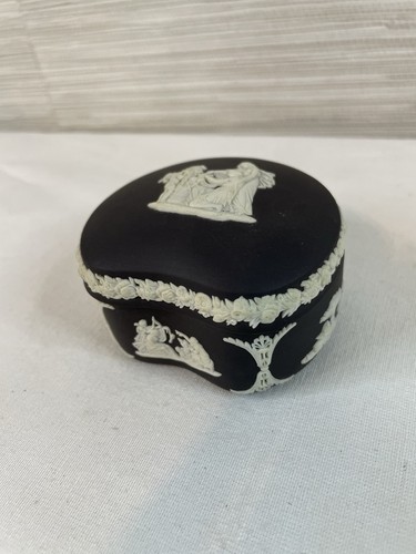 Wedgwood trinket box - , kidney