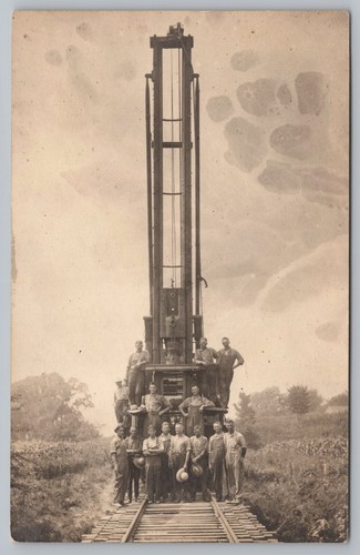 Large drilling rig work - drilling, crew