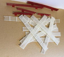 OO Gauge Fencing White and Red