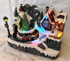 LUMINEO CHRISTMAS VILLAGE MUSICAL LIGHT UP MOUNTAIN SCENE WITH TRAIN & TREE VGC