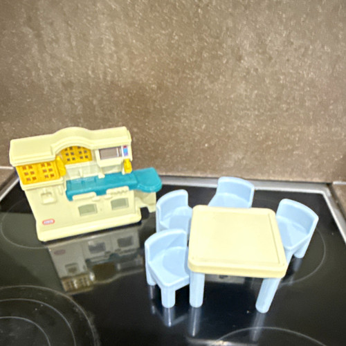 Little tikes dolls house - little,
