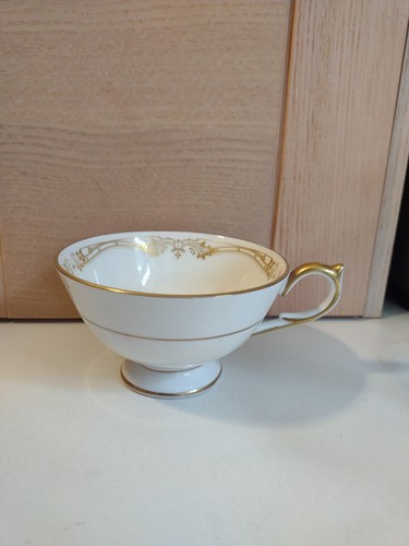 Aynsley chelsea gold tea cup - gold,