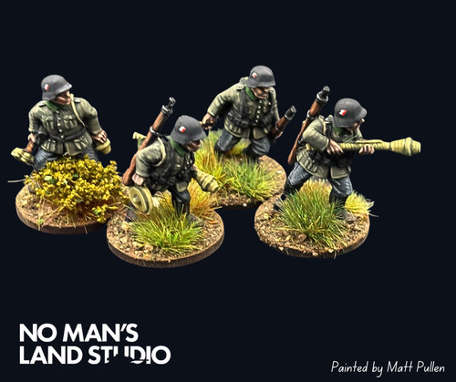 German anti tank team metal - team,