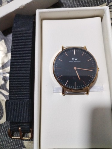 Pre owned daniel wellington - daniel,