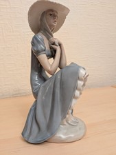 Nao By Ladro La Pamela Figurine.