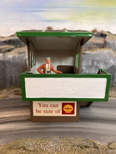 Vintage scalextric marshals - scalextric,