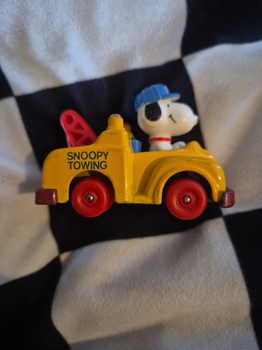 Snoopy die cast tow truck - die, van