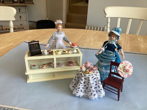 Dolls house scale - dolls, 1.12