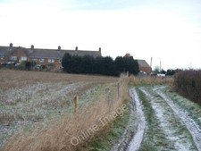 Photo 6x4 Approaching Kingham The footpath from Bledington has crossed th c2009