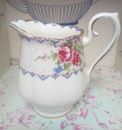 Royal albert petit point - albert, small