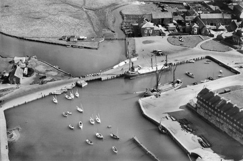 Bridport harbour west bay 1930 - west,