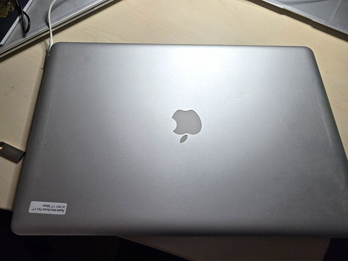 Apple macbook pro 17in - macbook, 2011
