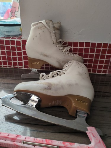 Edea chorus ice skate figure - chorus,