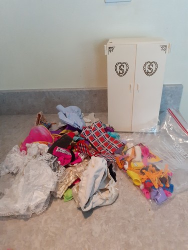 Vintage sindy white wardrobe - sindy,