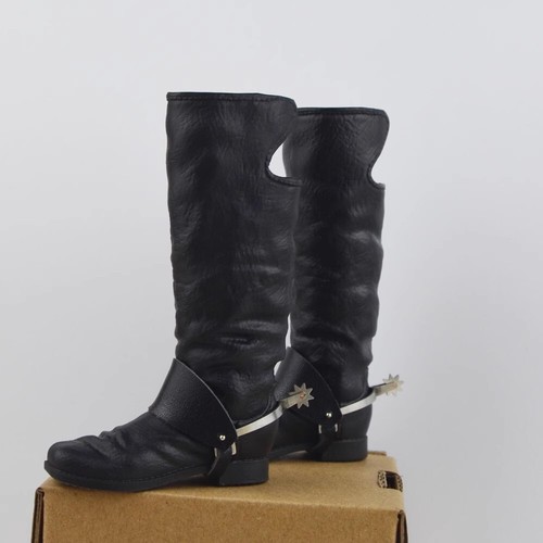 Soldier scale boots spurs - scale,