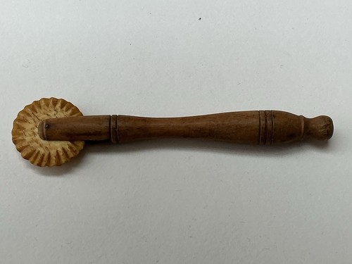 Antique victorian treen wood - antique,