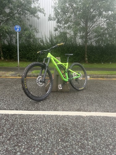 Specialized status mountain
