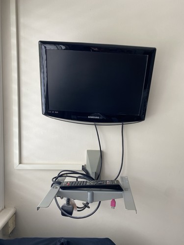 Samsung lcd television - 19”,