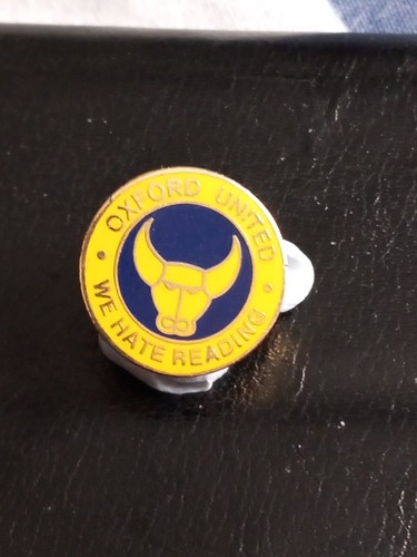 Oxford united pin badge - oxford,