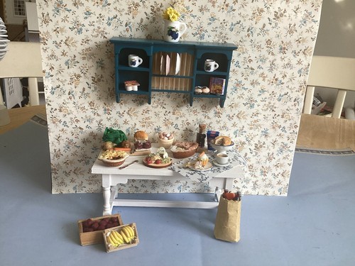 Dolls house scale - house, 1.12