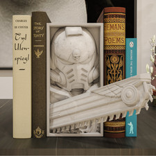 Warhammer 40K Space Marine Book Nook – White Sci-Fi Shelf Diorama