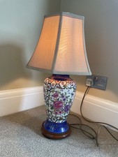 Chinese hand painted vase lamp