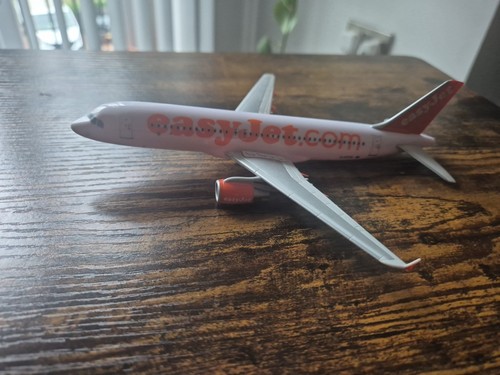 Easyjet airbus a320 premier - easyjet,