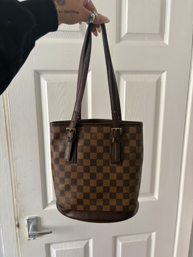 Louis vuitton damier - vuitton, ebene