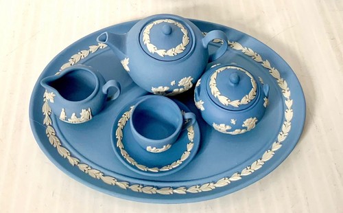 Wedgwood jasper ware miniature - jasper,